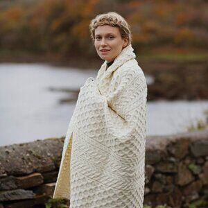 NEW Aran Woollen Mills Cable Knit 100% Wool Blanket Throw (Soft Comfy) 60" X 36"